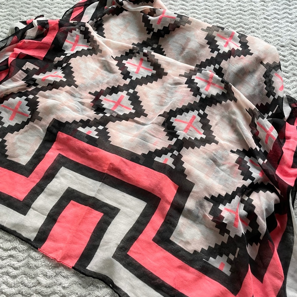 Pink/Black/White Geometric Print Blanket Scarf